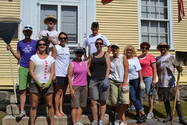 volunteer group picture